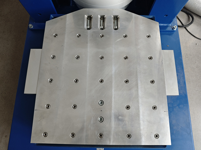 垂直+水平振動(dòng)試驗(yàn)裝置技術(shù)方案(圖2) 垂直+水平振動(dòng)試驗(yàn)裝置技術(shù)方案(圖2)