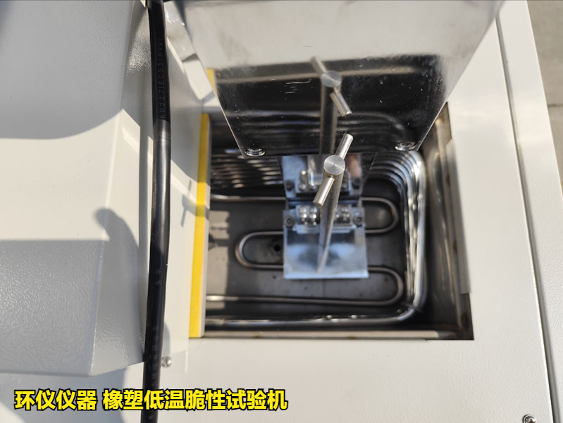 橡塑低溫脆性試驗(yàn)機(jī)(圖4)